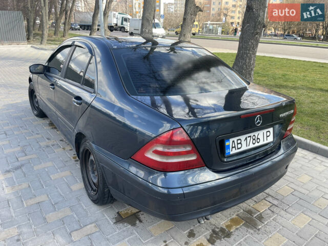 Зелений Мерседес Ц-Клас, об'ємом двигуна 1.8 л та пробігом 220 тис. км за 4500 $, фото 1 на Automoto.ua