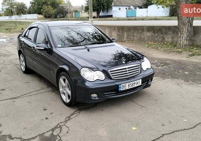 Зелений Мерседес Ц-Клас, об'ємом двигуна 1.8 л та пробігом 288 тис. км за 6500 $, фото 1 на Automoto.ua