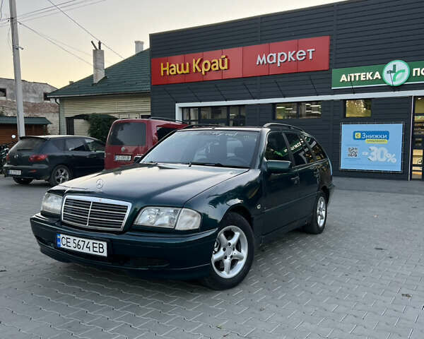 Зеленый Мерседес Ц-Класс, объемом двигателя 1.8 л и пробегом 240 тыс. км за 2500 $, фото 1 на Automoto.ua