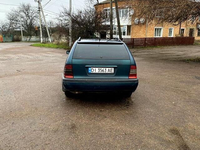 Зеленый Мерседес Ц-Класс, объемом двигателя 1.8 л и пробегом 350 тыс. км за 2100 $, фото 1 на Automoto.ua