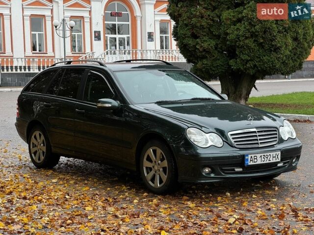Зелений Мерседес Ц-Клас, об'ємом двигуна 2.2 л та пробігом 271 тис. км за 6500 $, фото 1 на Automoto.ua