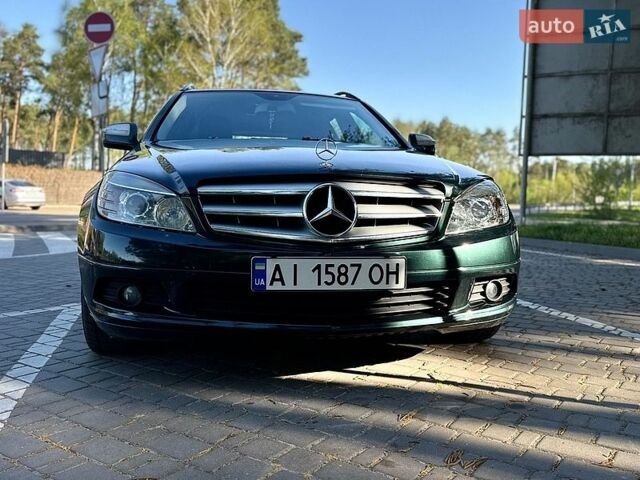 Зеленый Мерседес Ц-Класс, объемом двигателя 2.2 л и пробегом 420 тыс. км за 6500 $, фото 1 на Automoto.ua