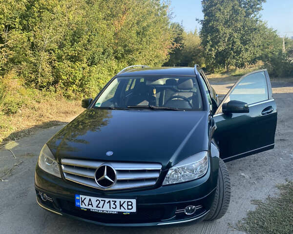 Зеленый Мерседес Ц-Класс, объемом двигателя 1.8 л и пробегом 268 тыс. км за 10669 $, фото 1 на Automoto.ua