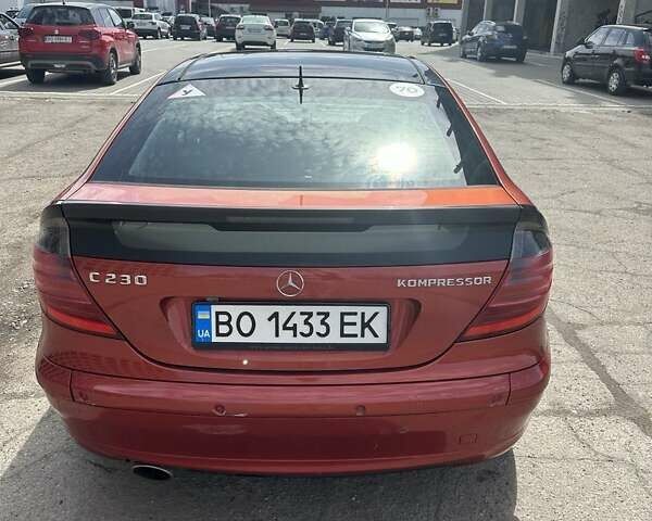 Помаранчевий Мерседес Ц-Клас, об'ємом двигуна 2.3 л та пробігом 200 тис. км за 4500 $, фото 1 на Automoto.ua