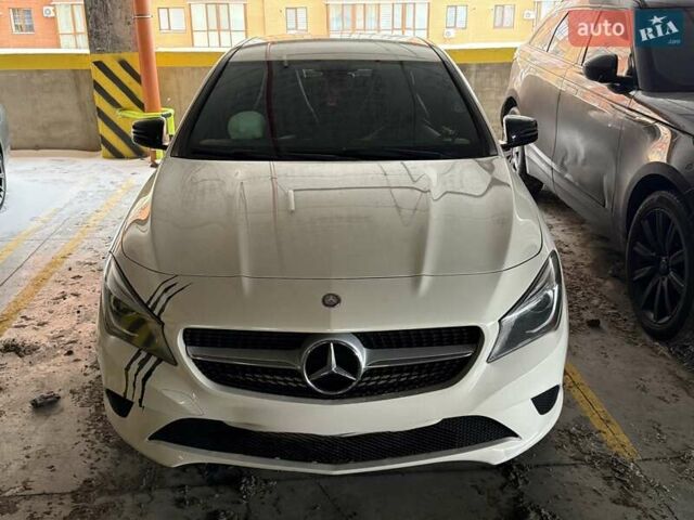 Белый Мерседес ЦЛА-класс, объемом двигателя 1.99 л и пробегом 210 тыс. км за 15600 $, фото 1 на Automoto.ua