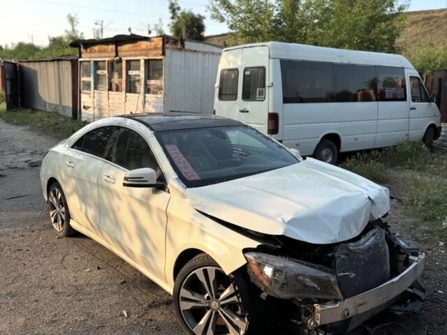 Білий Мерседес ЦЛА-клас, об'ємом двигуна 2 л та пробігом 160 тис. км за 7000 $, фото 1 на Automoto.ua