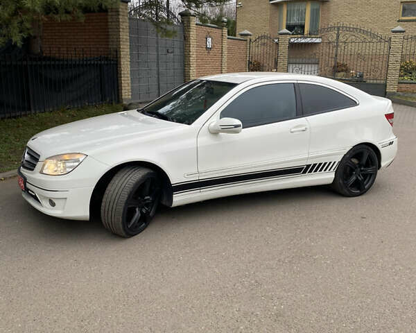 Белый Мерседес ЦЛЦ-класс, объемом двигателя 1.8 л и пробегом 172 тыс. км за 6950 $, фото 1 на Automoto.ua