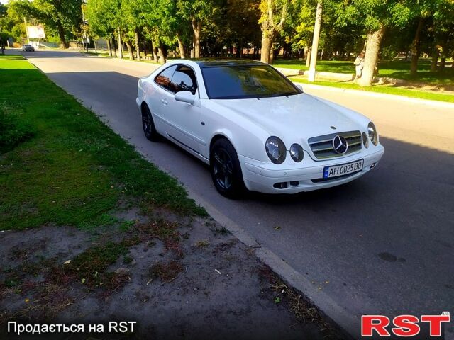 Белый Мерседес ЦЛК-Класс, объемом двигателя 3.2 л и пробегом 333 тыс. км за 5800 $, фото 1 на Automoto.ua
