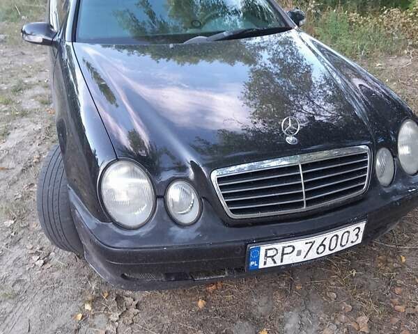 Черный Мерседес ЦЛК-Класс, объемом двигателя 2 л и пробегом 279 тыс. км за 1600 $, фото 1 на Automoto.ua