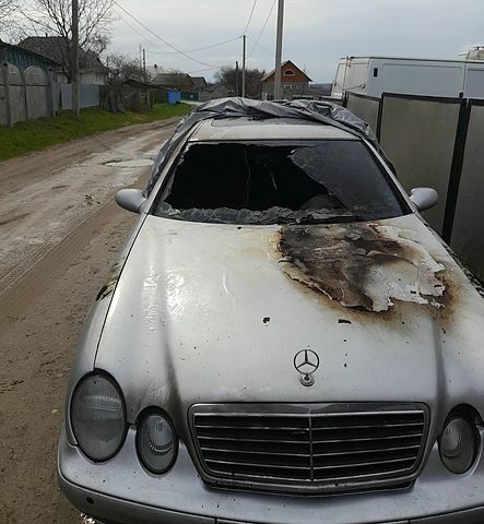 Сірий Мерседес ЦЛК-Клас, об'ємом двигуна 2 л та пробігом 222 тис. км за 1500 $, фото 1 на Automoto.ua