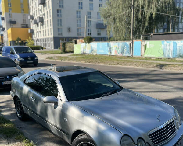 Сірий Мерседес ЦЛК-Клас, об'ємом двигуна 2 л та пробігом 317 тис. км за 4000 $, фото 1 на Automoto.ua