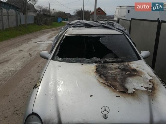 Серый Мерседес ЦЛК-Класс, объемом двигателя 2 л и пробегом 250 тыс. км за 1700 $, фото 1 на Automoto.ua