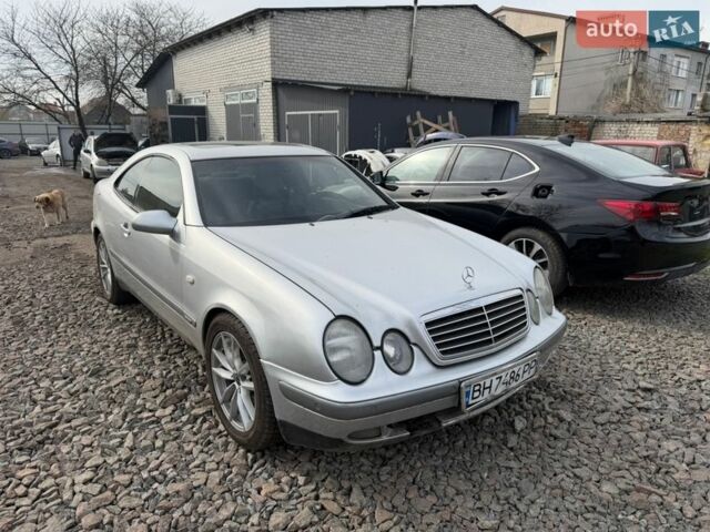 Серый Мерседес ЦЛК-Класс, объемом двигателя 3.2 л и пробегом 230 тыс. км за 1900 $, фото 1 на Automoto.ua