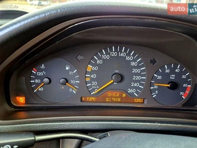 Серый Мерседес ЦЛК-Класс, объемом двигателя 2 л и пробегом 250 тыс. км за 4000 $, фото 1 на Automoto.ua