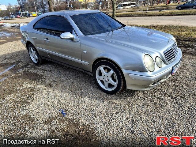 Серый Мерседес ЦЛК-Класс, объемом двигателя 2 л и пробегом 250 тыс. км за 4000 $, фото 1 на Automoto.ua