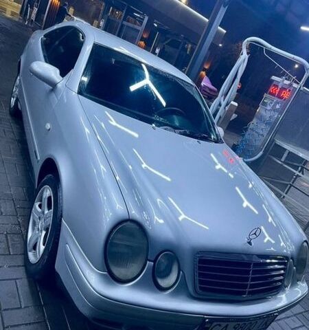 Сірий Мерседес ЦЛК-Клас, об'ємом двигуна 2.3 л та пробігом 300 тис. км за 4500 $, фото 1 на Automoto.ua