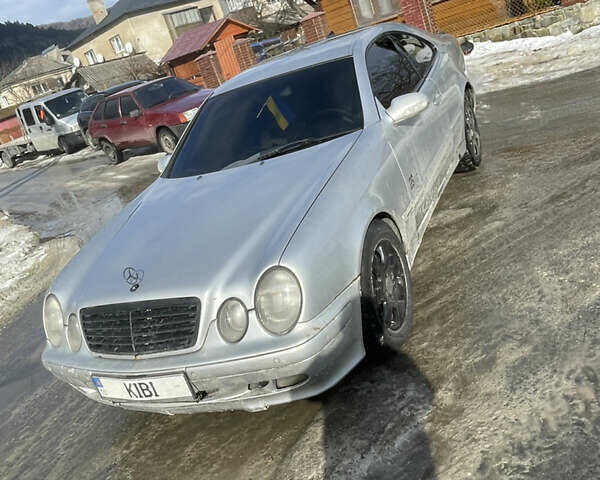 Серый Мерседес ЦЛК-Класс, объемом двигателя 2 л и пробегом 370 тыс. км за 3650 $, фото 1 на Automoto.ua