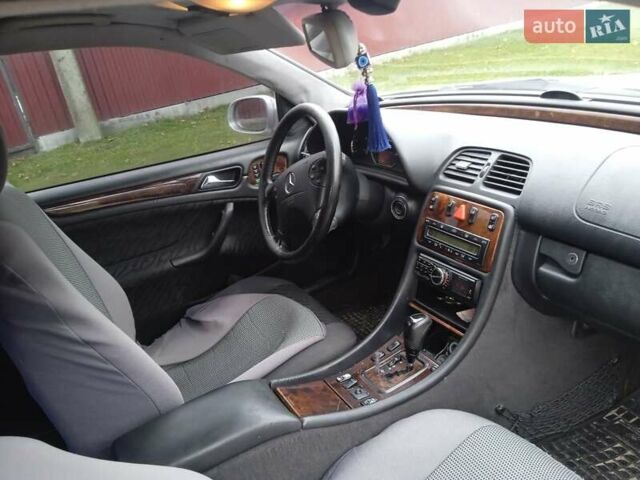 Серый Мерседес ЦЛК-Класс, объемом двигателя 2 л и пробегом 447 тыс. км за 3100 $, фото 1 на Automoto.ua