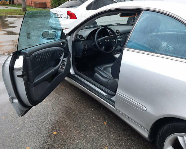 Сірий Мерседес ЦЛК-Клас, об'ємом двигуна 3.2 л та пробігом 450 тис. км за 5100 $, фото 1 на Automoto.ua