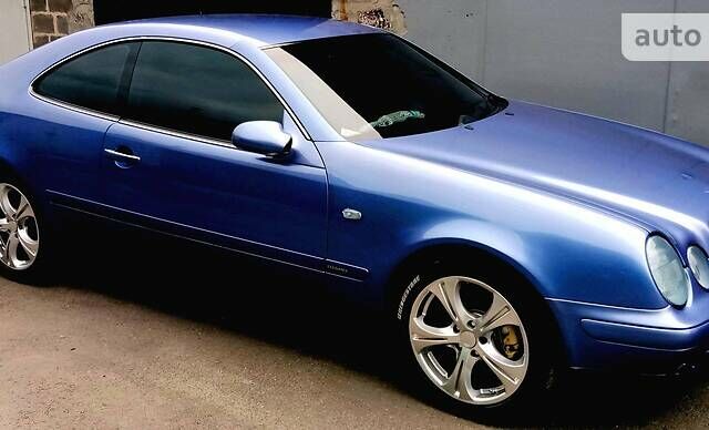 Синий Мерседес ЦЛК-Класс, объемом двигателя 3.2 л и пробегом 350 тыс. км за 5164 $, фото 1 на Automoto.ua