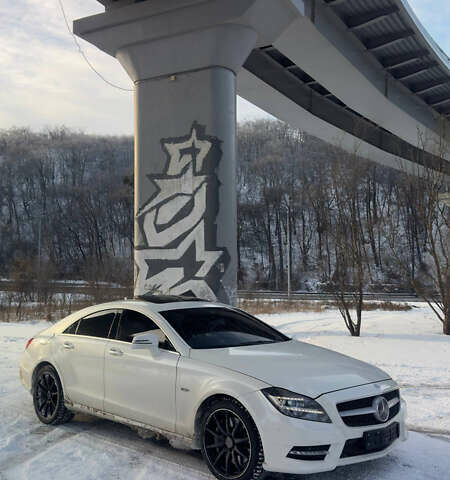 Белый Мерседес ЦЛС-Класс, объемом двигателя 4.66 л и пробегом 183 тыс. км за 16999 $, фото 1 на Automoto.ua