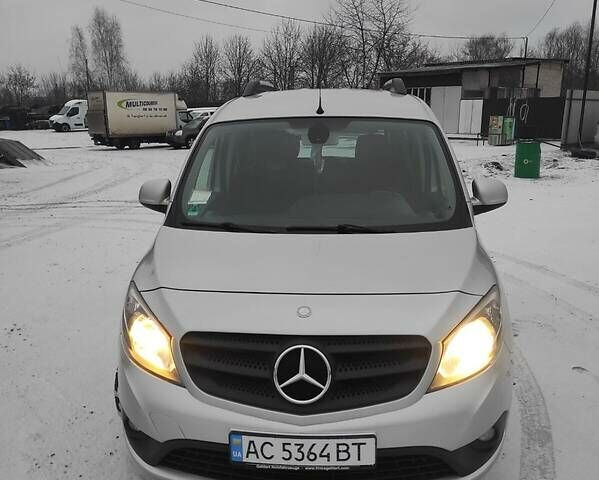 Серый Мерседес Citan пас., объемом двигателя 1.5 л и пробегом 270 тыс. км за 10000 $, фото 1 на Automoto.ua