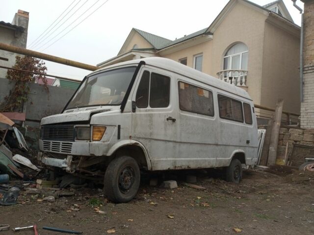 Белый Мерседес Другая, объемом двигателя 2 л и пробегом 250 тыс. км за 400 $, фото 1 на Automoto.ua