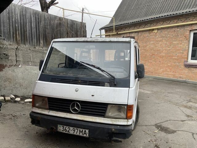 Белый Мерседес Другая, объемом двигателя 2.4 л и пробегом 400 тыс. км за 1000 $, фото 1 на Automoto.ua