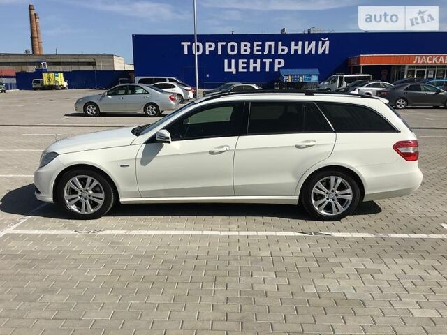 Білий Мерседес E 200, об'ємом двигуна 2.1 л та пробігом 330 тис. км за 11200 $, фото 1 на Automoto.ua