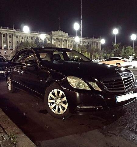 Чорний Мерседес E 200, об'ємом двигуна 2.2 л та пробігом 208 тис. км за 15500 $, фото 1 на Automoto.ua