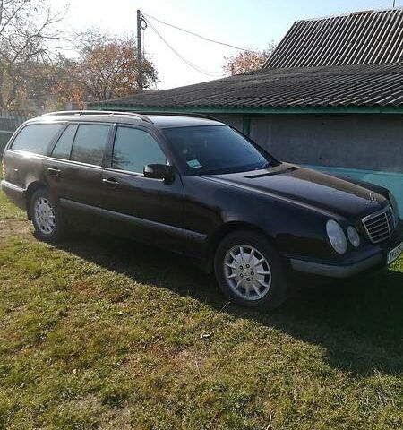 Чорний Мерседес E 200, об'ємом двигуна 2 л та пробігом 270 тис. км за 5150 $, фото 1 на Automoto.ua