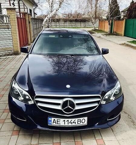 Синий Мерседес E 200, объемом двигателя 2.1 л и пробегом 92 тыс. км за 27999 $, фото 1 на Automoto.ua