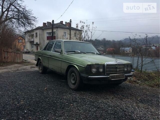 Зелений Мерседес E 200, об'ємом двигуна 2 л та пробігом 160 тис. км за 1500 $, фото 1 на Automoto.ua