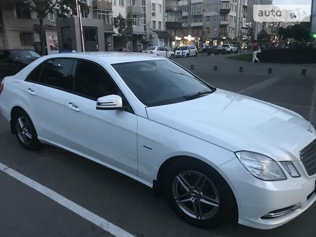 Білий Мерседес E 220, об'ємом двигуна 2.2 л та пробігом 142 тис. км за 19000 $, фото 1 на Automoto.ua