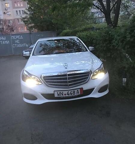 Білий Мерседес E 220, об'ємом двигуна 2.2 л та пробігом 175 тис. км за 30000 $, фото 1 на Automoto.ua