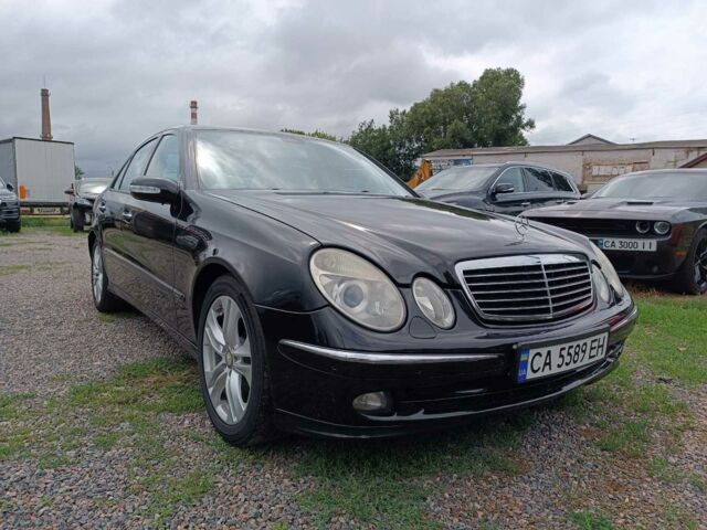 Черный Мерседес E 220, объемом двигателя 2.1 л и пробегом 321 тыс. км за 8500 $, фото 1 на Automoto.ua