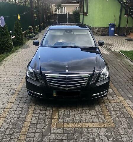 Чорний Мерседес E 220, об'ємом двигуна 2.2 л та пробігом 160 тис. км за 18000 $, фото 1 на Automoto.ua