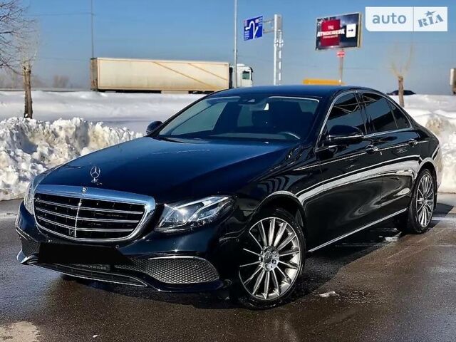 Чорний Мерседес E 220, об'ємом двигуна 2 л та пробігом 47 тис. км за 49000 $, фото 1 на Automoto.ua