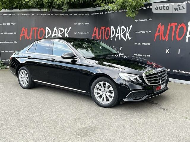 Чорний Мерседес E 220, об'ємом двигуна 1.9 л та пробігом 208 тис. км за 30000 $, фото 1 на Automoto.ua