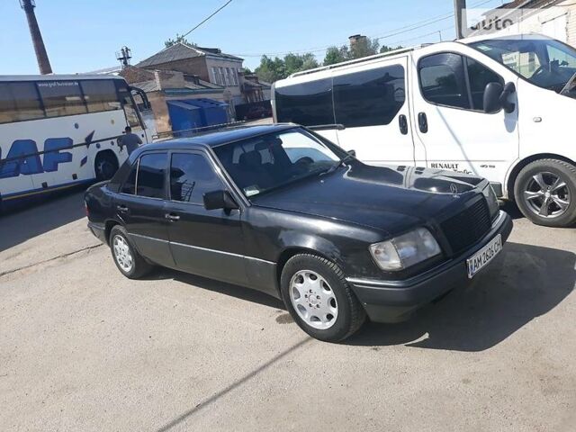 Чорний Мерседес E 220, об'ємом двигуна 2.2 л та пробігом 30 тис. км за 4000 $, фото 1 на Automoto.ua