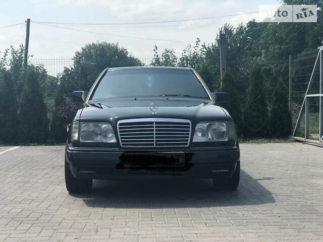 Чорний Мерседес E 220, об'ємом двигуна 2.2 л та пробігом 357 тис. км за 4400 $, фото 1 на Automoto.ua