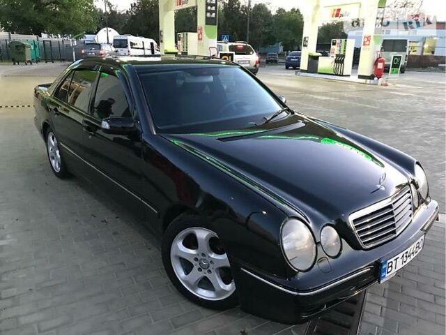 Чорний Мерседес E 220, об'ємом двигуна 2.2 л та пробігом 235 тис. км за 6100 $, фото 1 на Automoto.ua