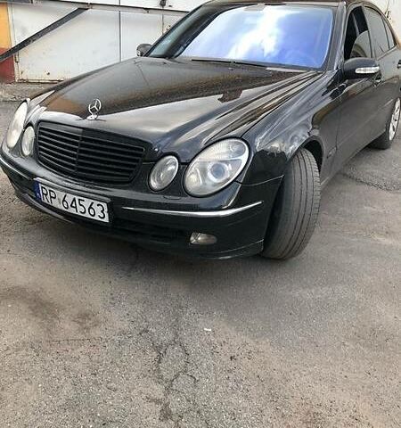 Чорний Мерседес E 220, об'ємом двигуна 2.2 л та пробігом 154 тис. км за 3900 $, фото 1 на Automoto.ua