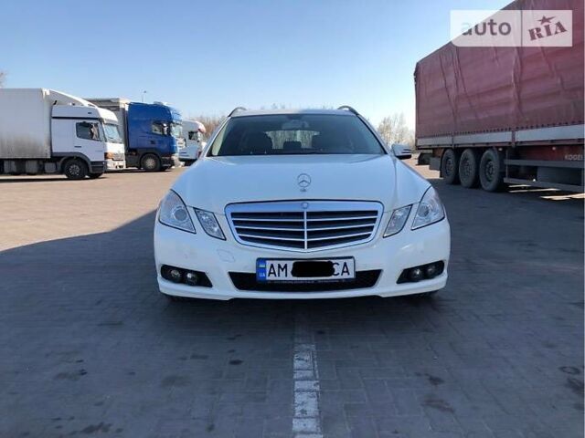 Мерседес E 220, объемом двигателя 2.2 л и пробегом 189 тыс. км за 13999 $, фото 1 на Automoto.ua