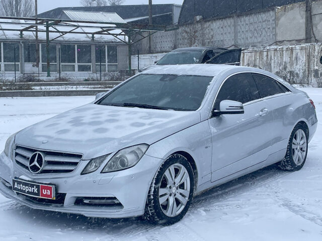 Сірий Мерседес E 220, об'ємом двигуна 2.2 л та пробігом 340 тис. км за 11990 $, фото 1 на Automoto.ua