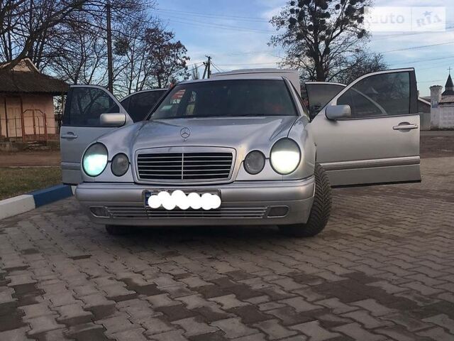 Сірий Мерседес E 220, об'ємом двигуна 2.2 л та пробігом 450 тис. км за 5400 $, фото 1 на Automoto.ua