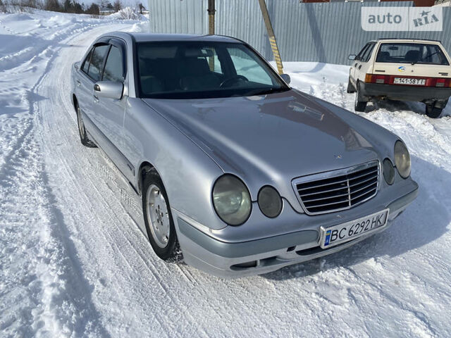 Сірий Мерседес E 220, об'ємом двигуна 0 л та пробігом 300 тис. км за 3999 $, фото 1 на Automoto.ua