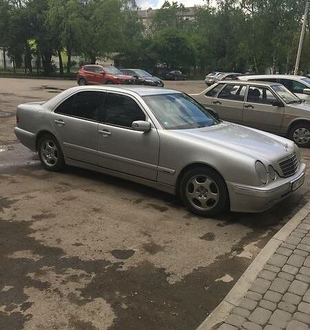 Сірий Мерседес E 220, об'ємом двигуна 2.2 л та пробігом 248 тис. км за 6800 $, фото 1 на Automoto.ua