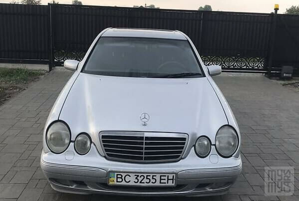 Сірий Мерседес E 220, об'ємом двигуна 2.2 л та пробігом 450 тис. км за 5600 $, фото 1 на Automoto.ua