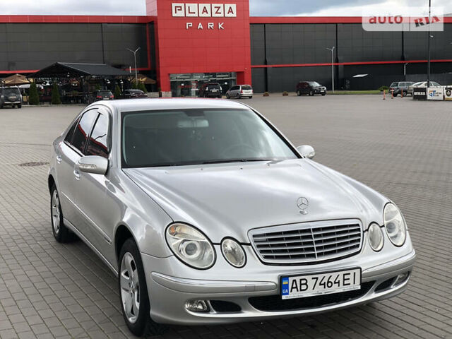 Сірий Мерседес E 220, об'ємом двигуна 2.2 л та пробігом 300 тис. км за 10200 $, фото 1 на Automoto.ua